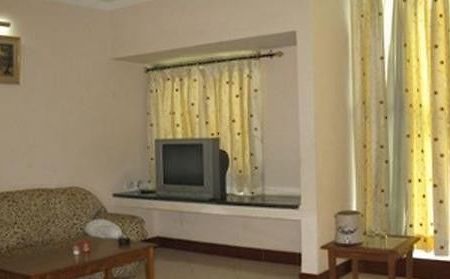 Hotel Amber Лакнау Екстериор снимка