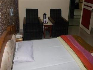 Hotel Amber Лакнау Екстериор снимка