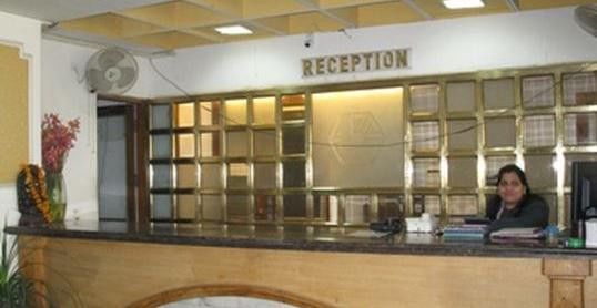 Hotel Amber Лакнау Екстериор снимка